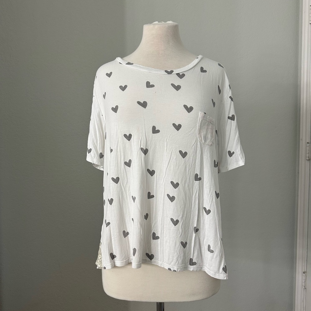 Koneydew heart print blouse